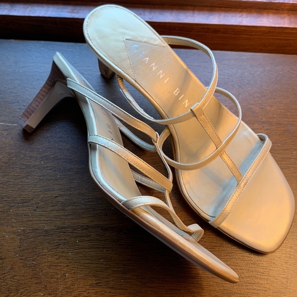 Gianni Bini champagne strappy, backless sandals 3” wooden heel pump size 6 1/2. - Picture 3 of 7